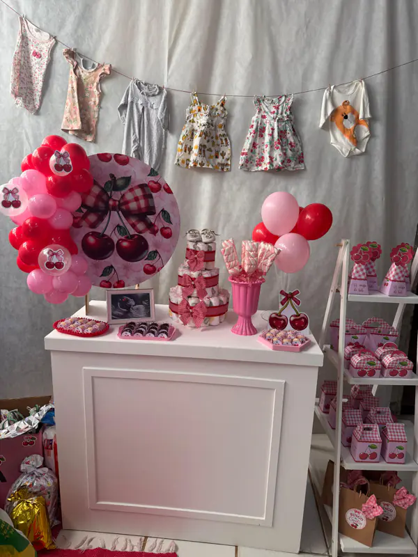 Decoração de festa no tema Cereja